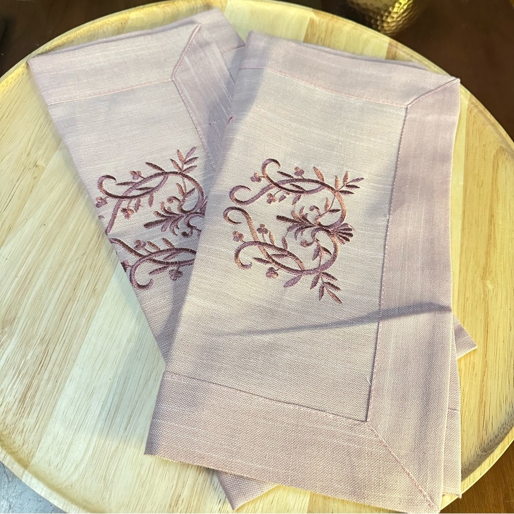 Vintage Pink Linen Placemats with Embroidered Floral Heart Detail – Set of 2